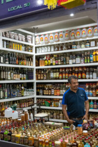 Alkohol für die Touristen im Mercado Benito Juárez
