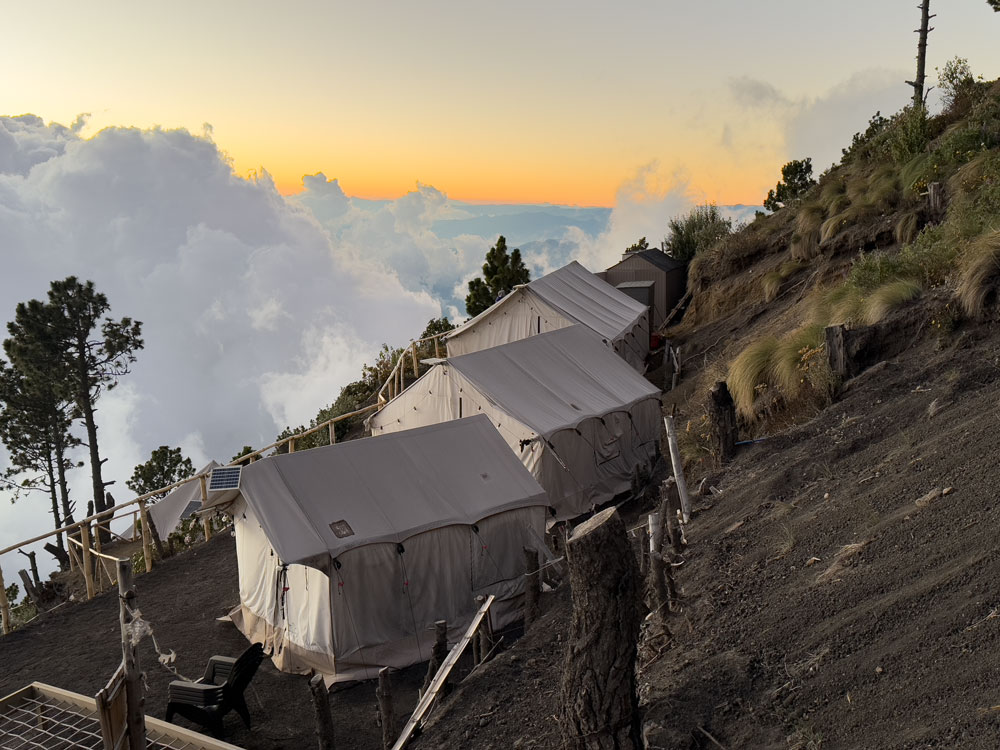 Camp Tropicana am Aussichtspunkt auf den Fuego.