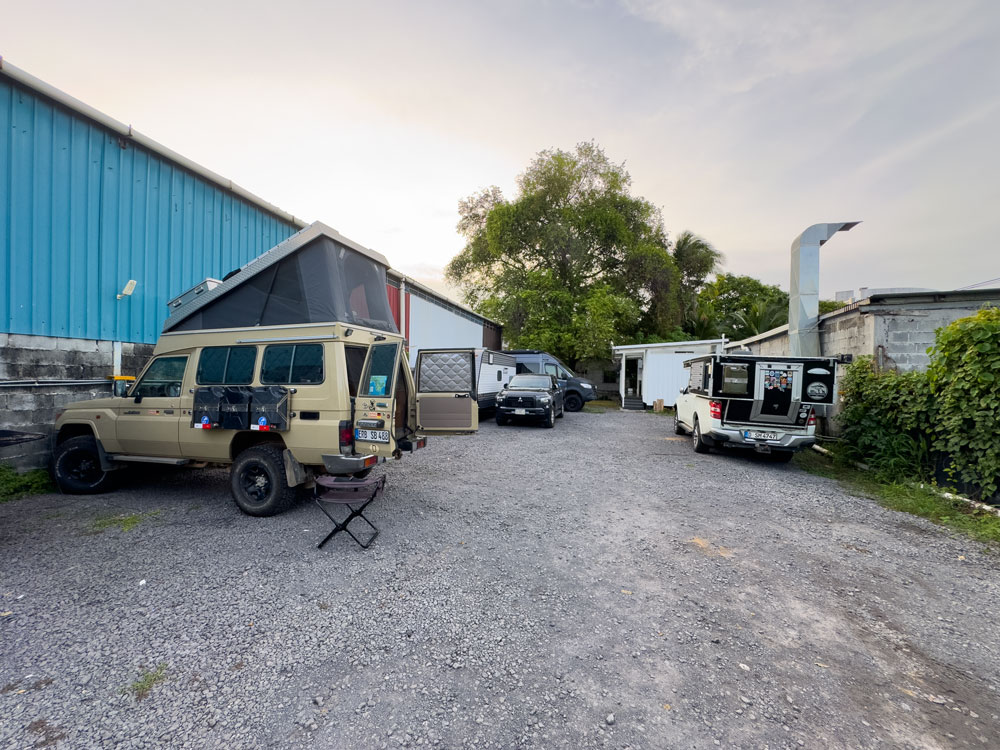 Campingplatz der Overland Embassy in Panama City