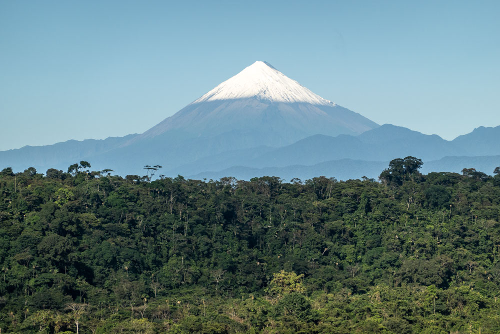 Blick auf den Vulkan Sangay vom Rio Pastaza
