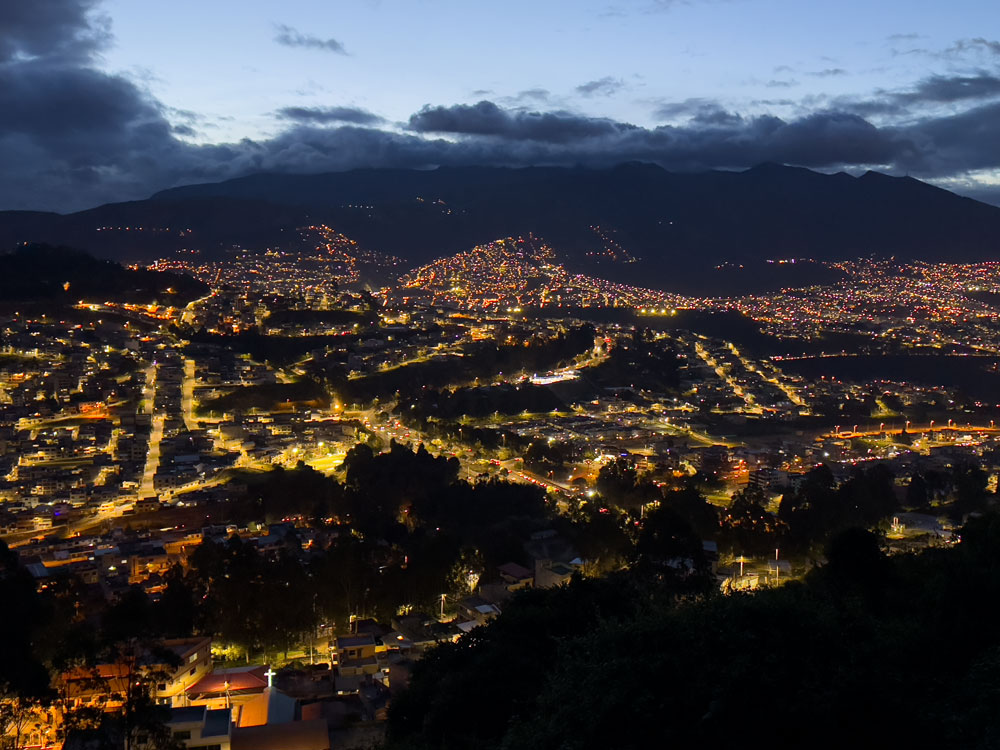Quito bei Nacht - Blick vom Campingplatz