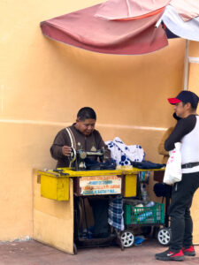 Mobile Schneiderei in Quito