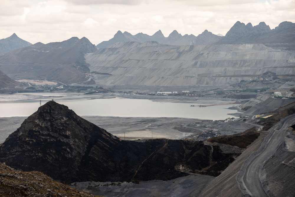 Mondlandschaft im gigantischen Tagebau der Mine Antamina