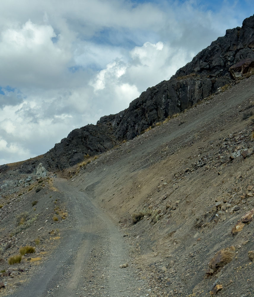 Auffahrt zum 4.880 m hohen Pass an der LN 107