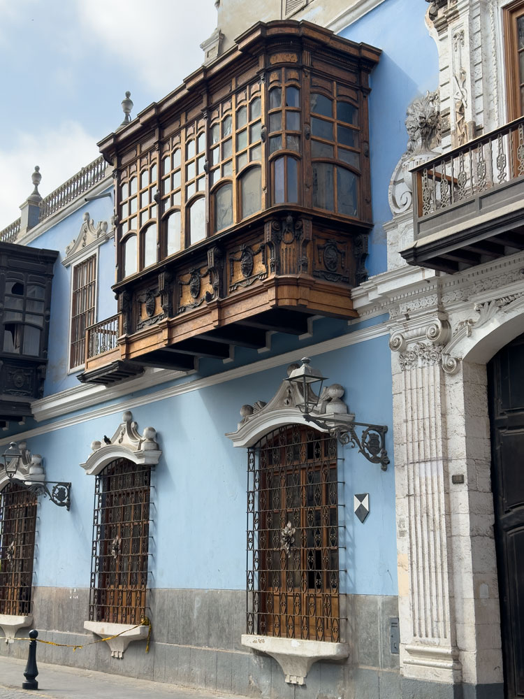 Holzbalkons am erzbischöflichen Palast