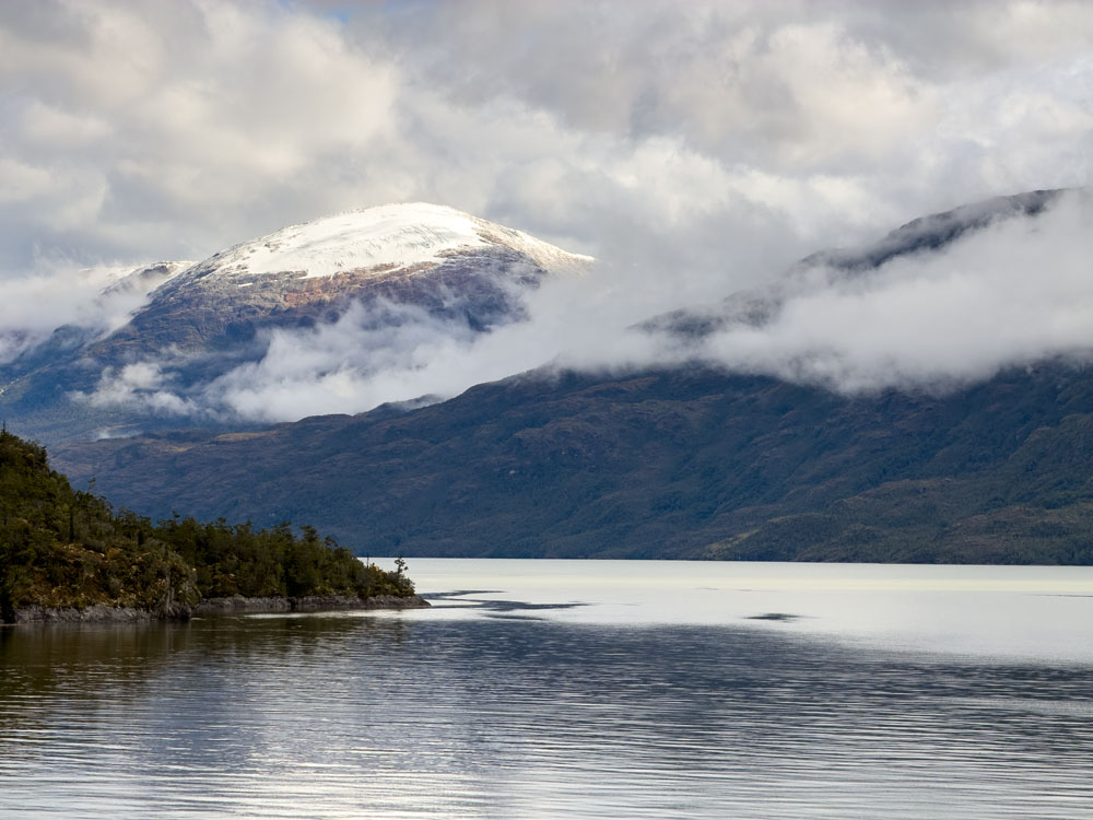 Überfahrt über den Fjord von Puerto Yungay nach Rio Bravo