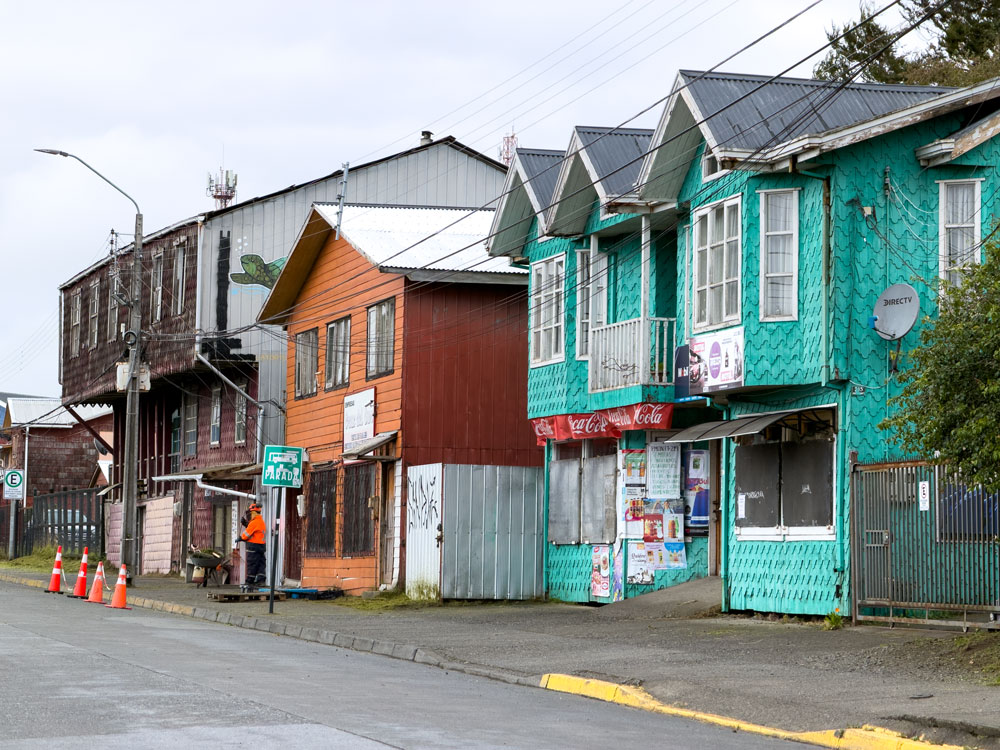 Typische Holzhäuser in Chonchi