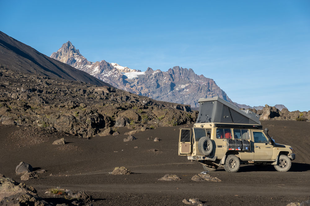 Übernachtungsplatz im Parque Nacional Laguna del Laja mit Blick auf die Sierra Velluda
