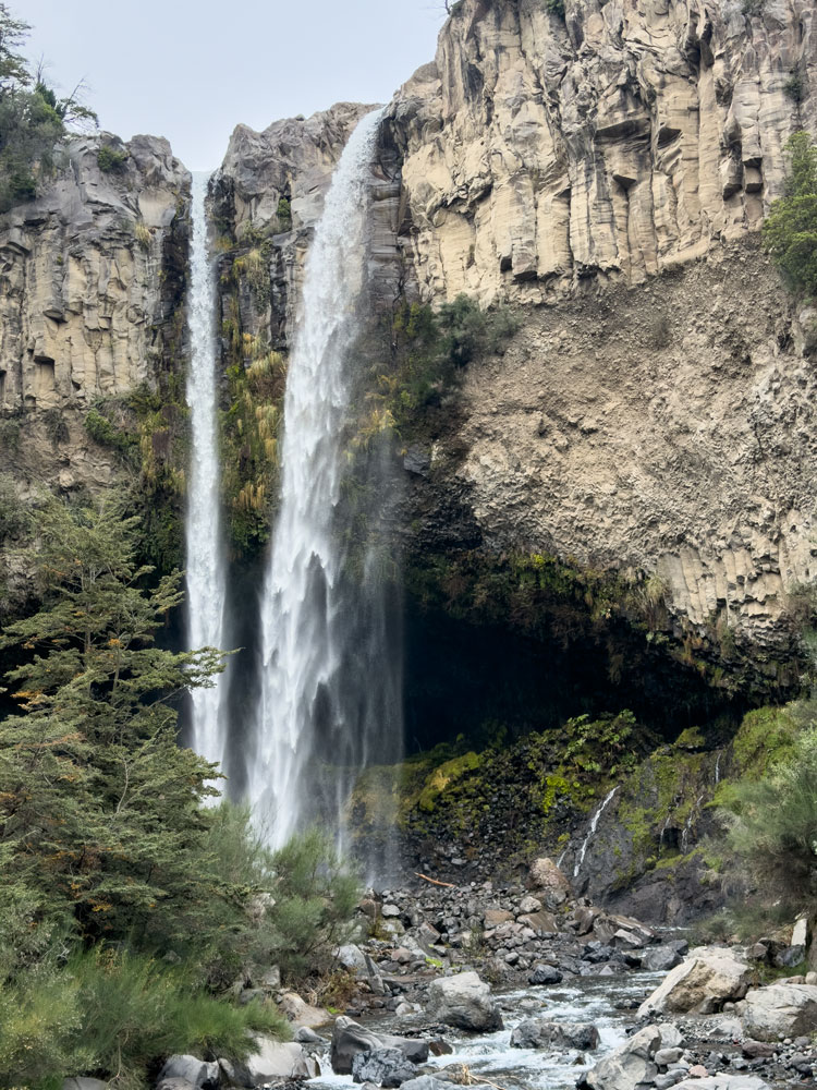 Wasserfall Velo de la Novia im Parque Nacional Laguna del Laja