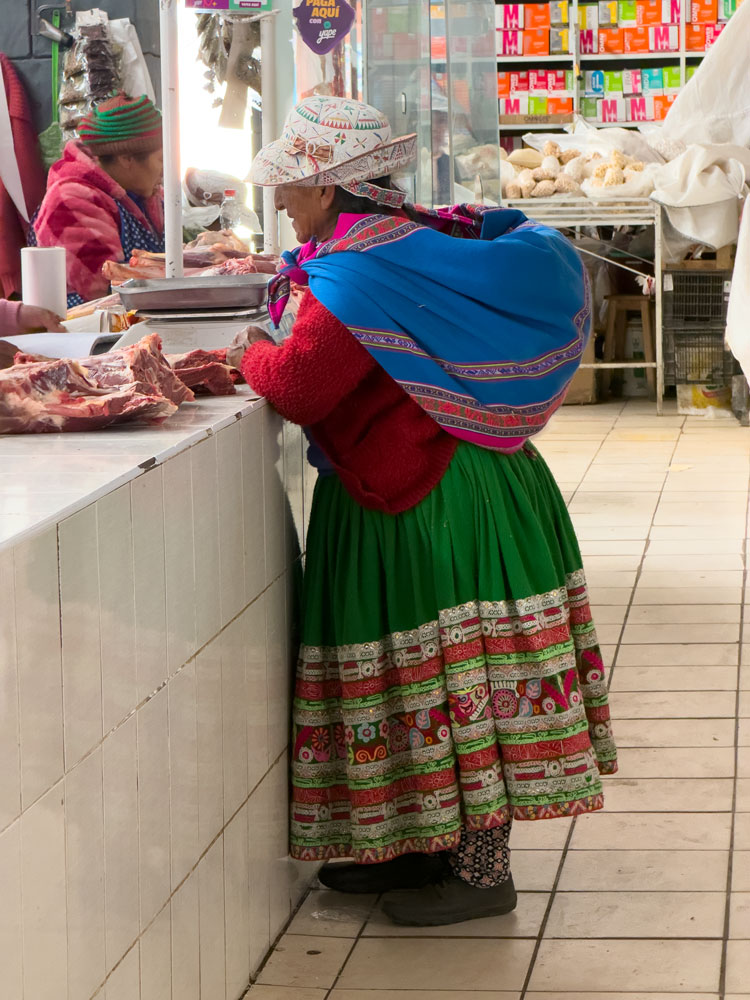 Einkauf im Markt von Chivay